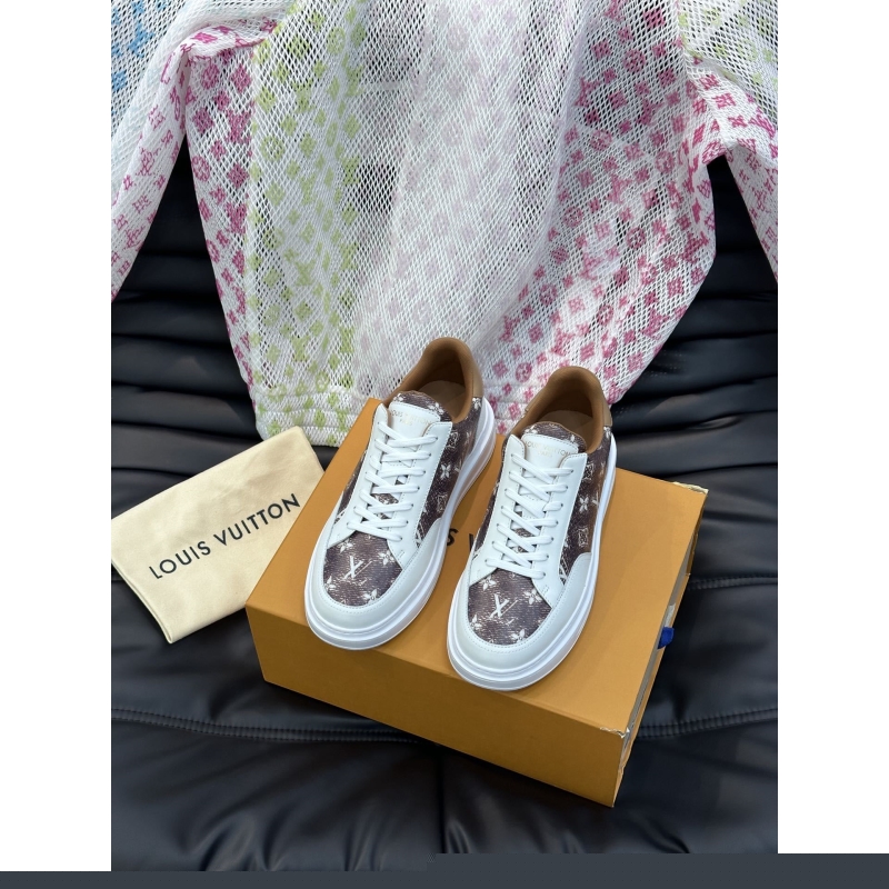 l**is V*t*n sneakers
